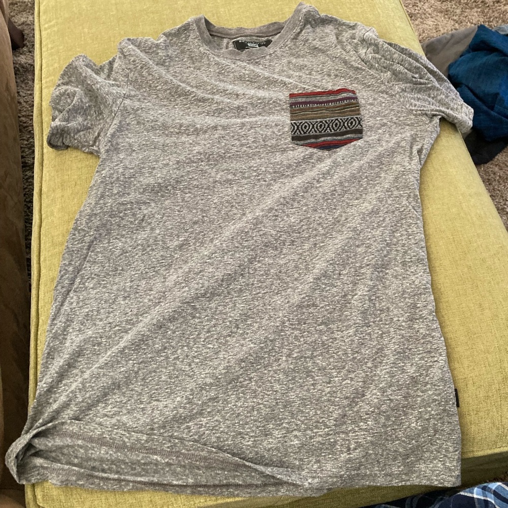 Beautiful Giant grey t-shirt with art design pocket Medium size